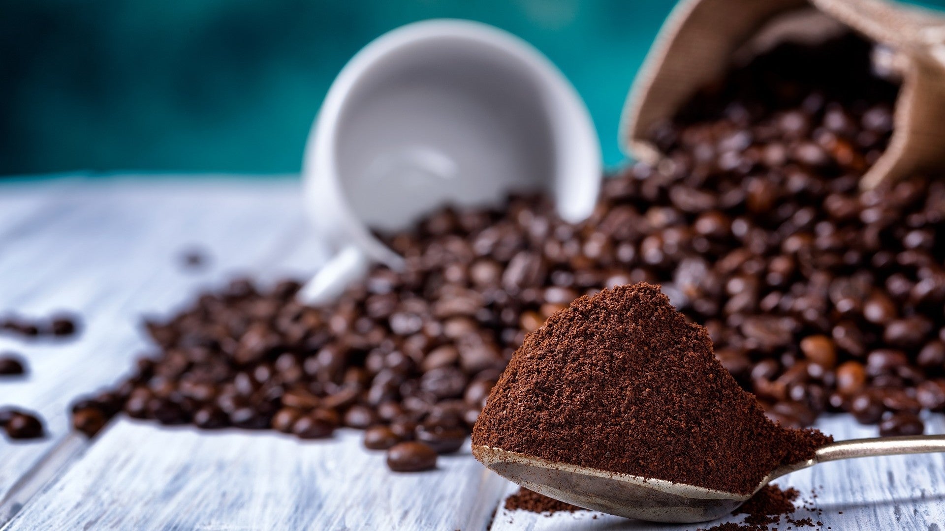 collection of clean and toxin free skincare range containing caffeine as active ingredient on sublimelife.in